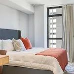 Chic Urban Retreat In Sea Point