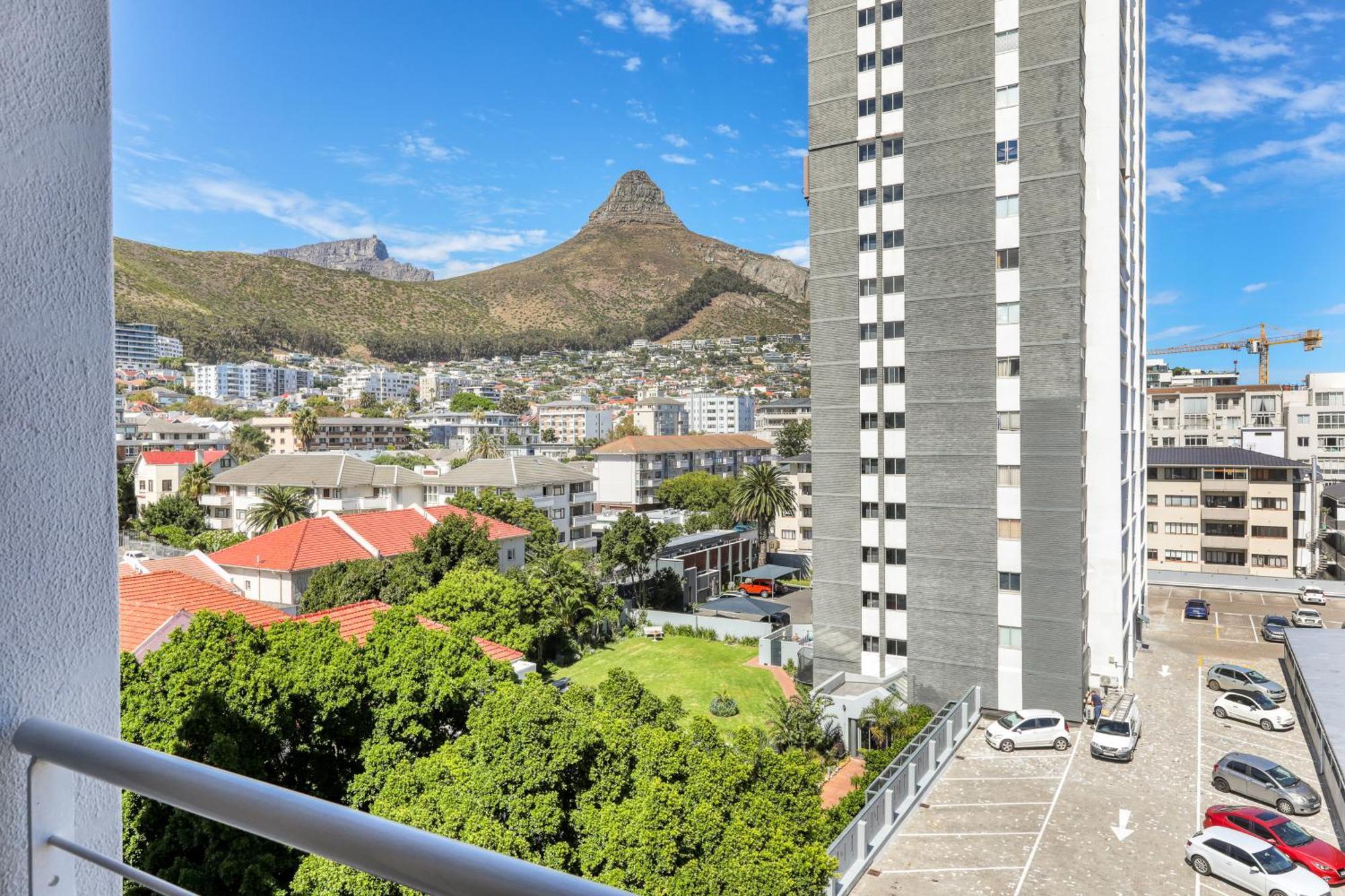 Chic Urban Retreat In Sea Point